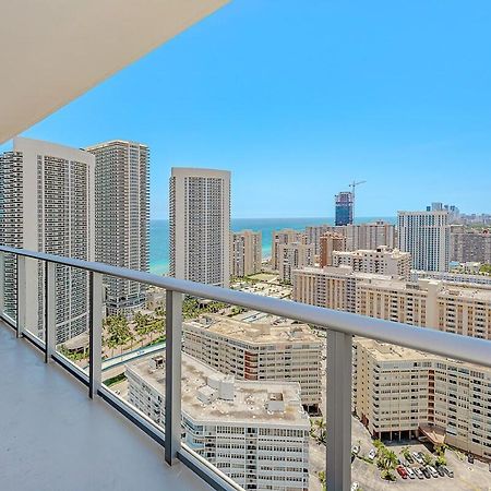 Luxury With Stunning View, Balcony, Amazing Pools Appartement Hollywood Buitenkant foto