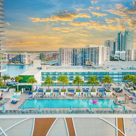 Luxury With Stunning View, Balcony, Amazing Pools Appartement Hollywood Buitenkant foto