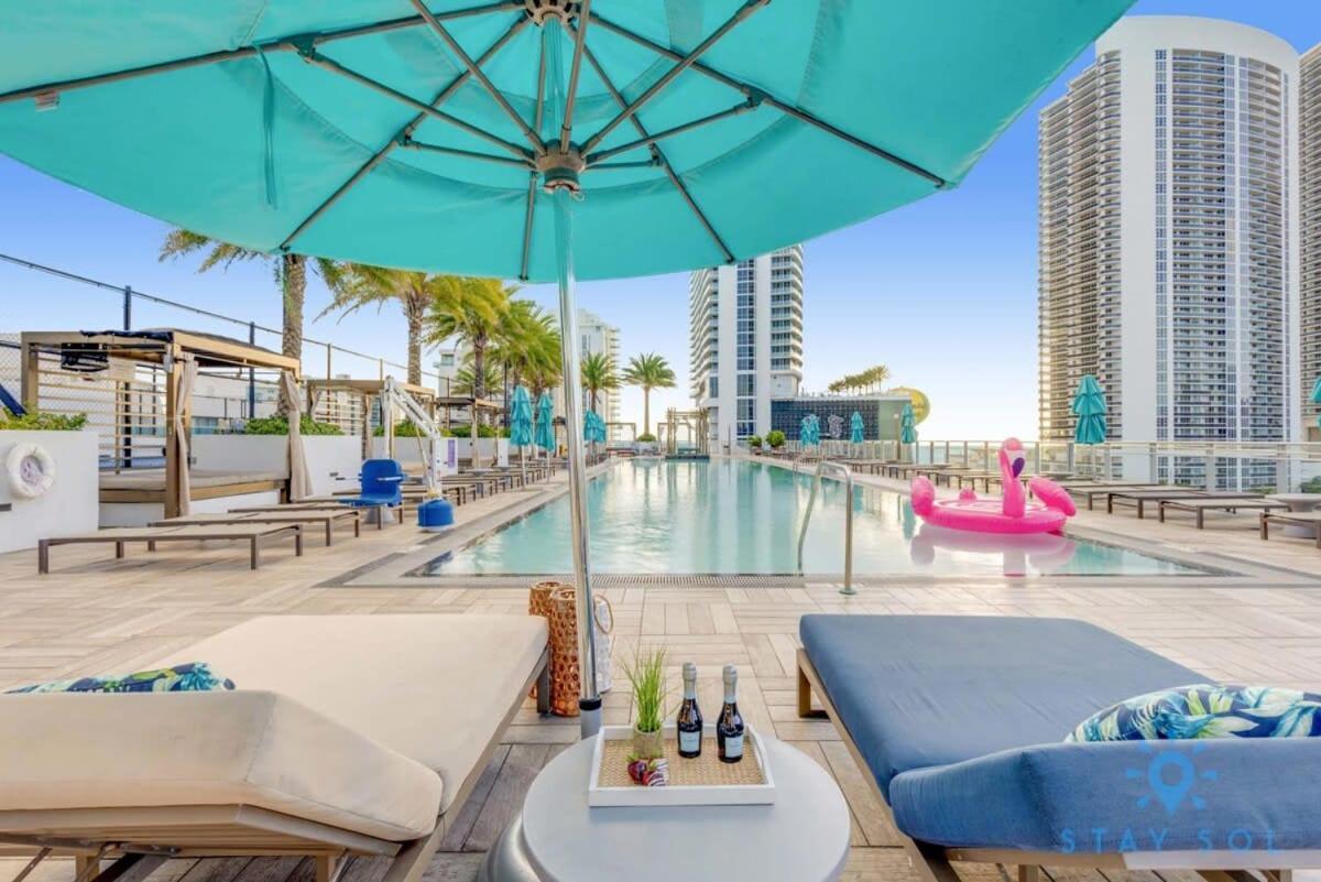 Luxury With Stunning View, Balcony, Amazing Pools Appartement Hollywood Buitenkant foto