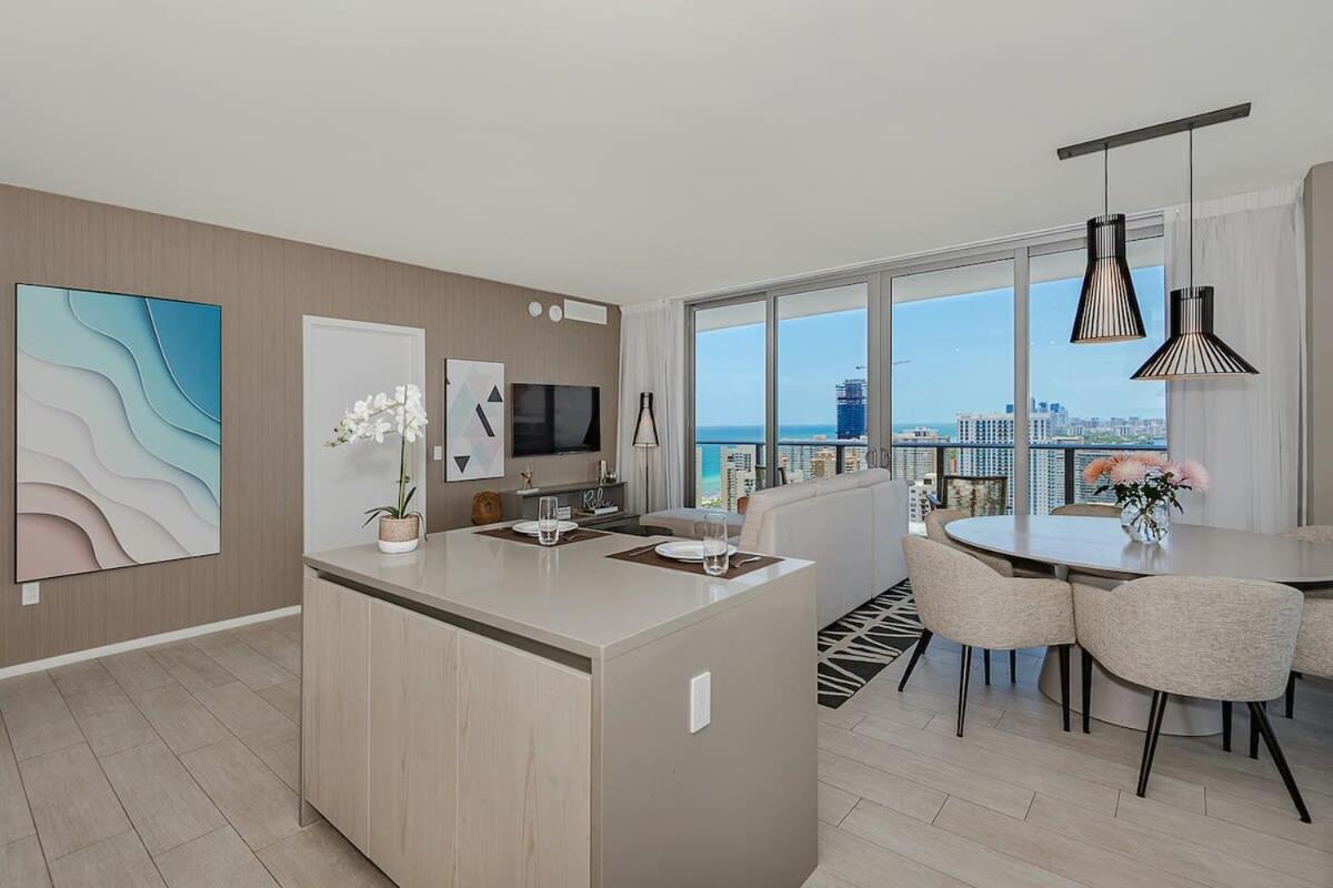 Luxury With Stunning View, Balcony, Amazing Pools Appartement Hollywood Buitenkant foto