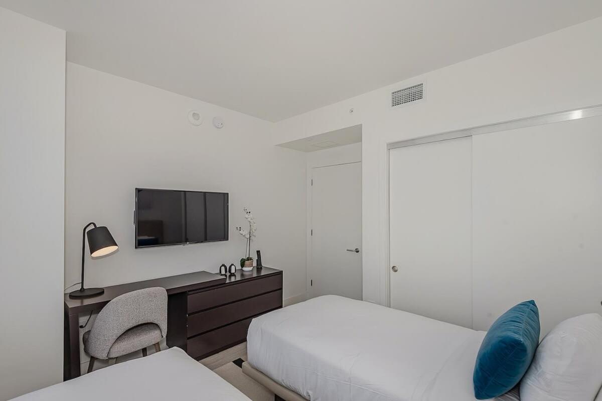 Luxury With Stunning View, Balcony, Amazing Pools Appartement Hollywood Buitenkant foto