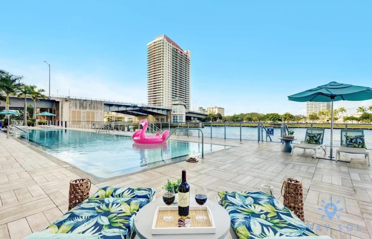 Luxury With Stunning View, Balcony, Amazing Pools Appartement Hollywood Buitenkant foto