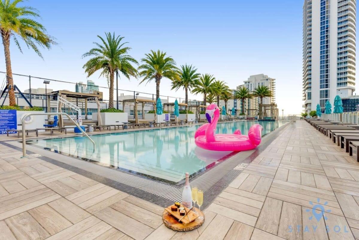 Luxury With Stunning View, Balcony, Amazing Pools Appartement Hollywood Buitenkant foto
