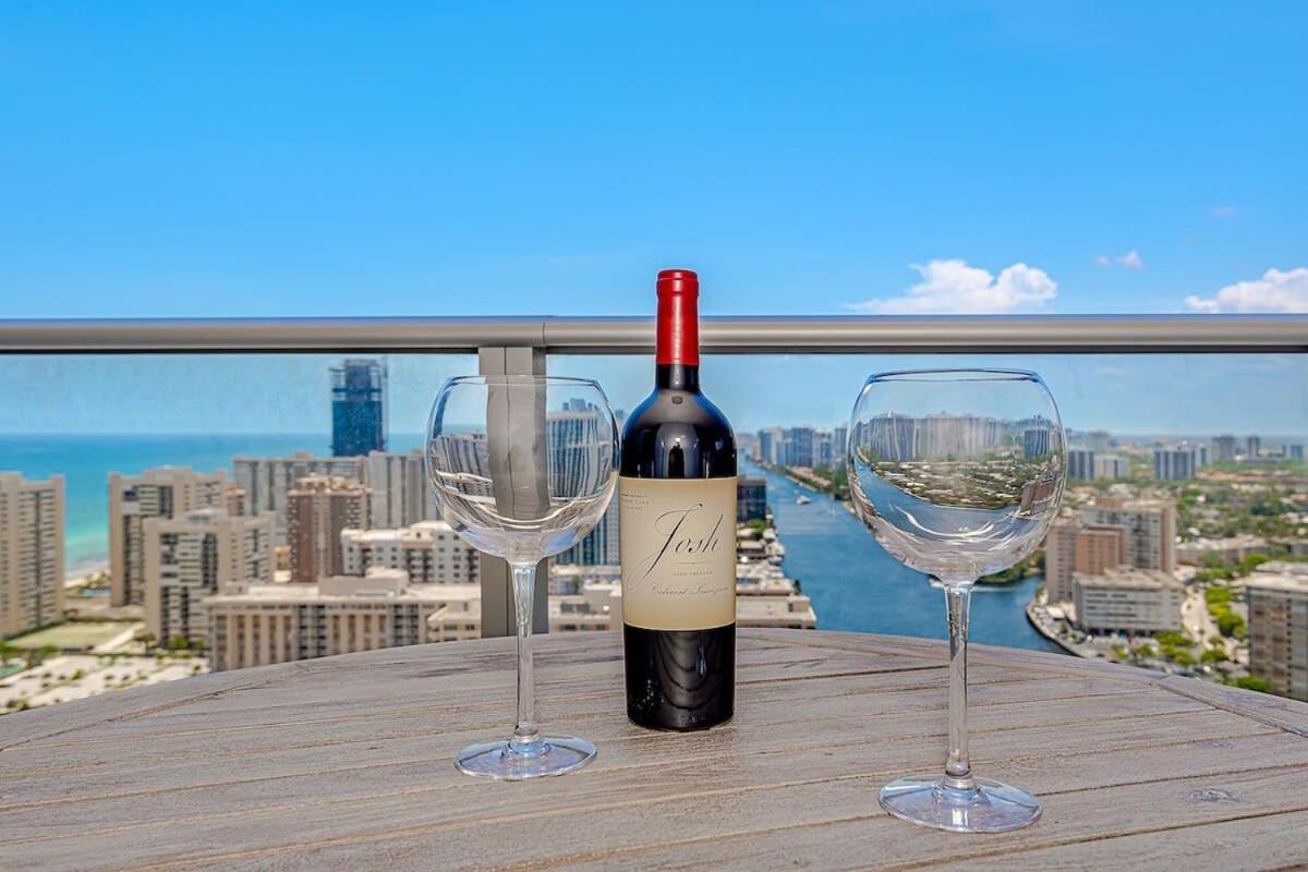Luxury With Stunning View, Balcony, Amazing Pools Appartement Hollywood Buitenkant foto