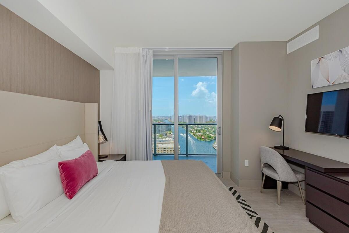 Luxury With Stunning View, Balcony, Amazing Pools Appartement Hollywood Buitenkant foto