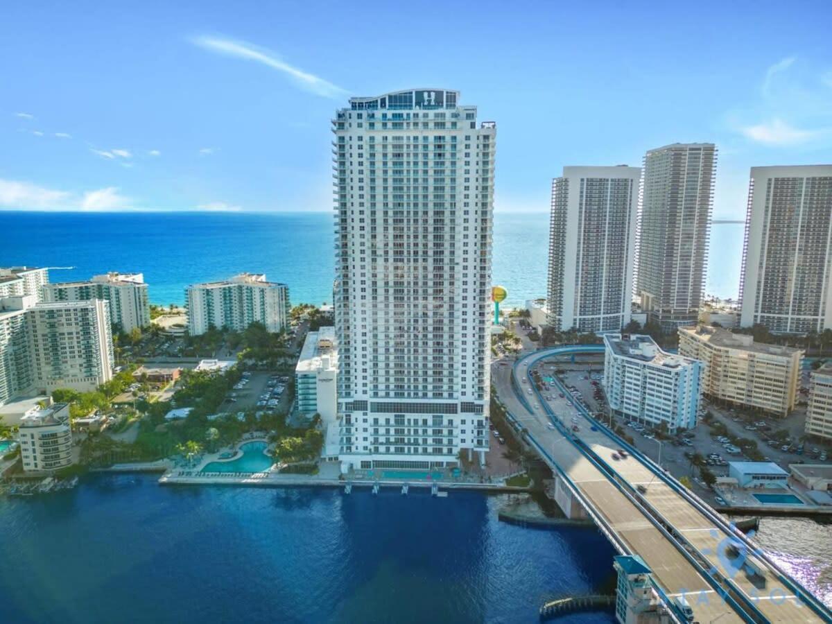 Luxury With Stunning View, Balcony, Amazing Pools Appartement Hollywood Buitenkant foto