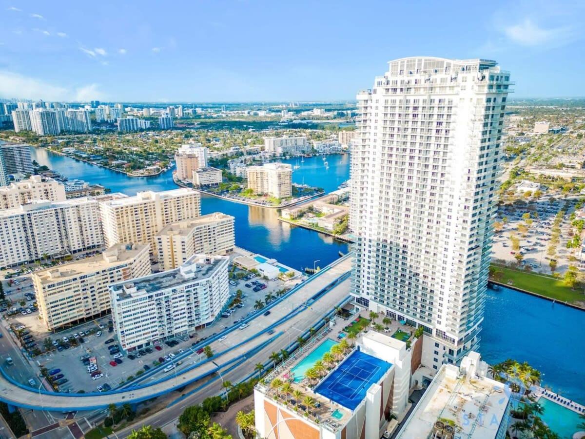 Luxury With Stunning View, Balcony, Amazing Pools Appartement Hollywood Buitenkant foto