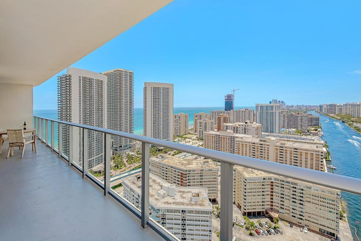 Luxury With Stunning View, Balcony, Amazing Pools Appartement Hollywood Buitenkant foto