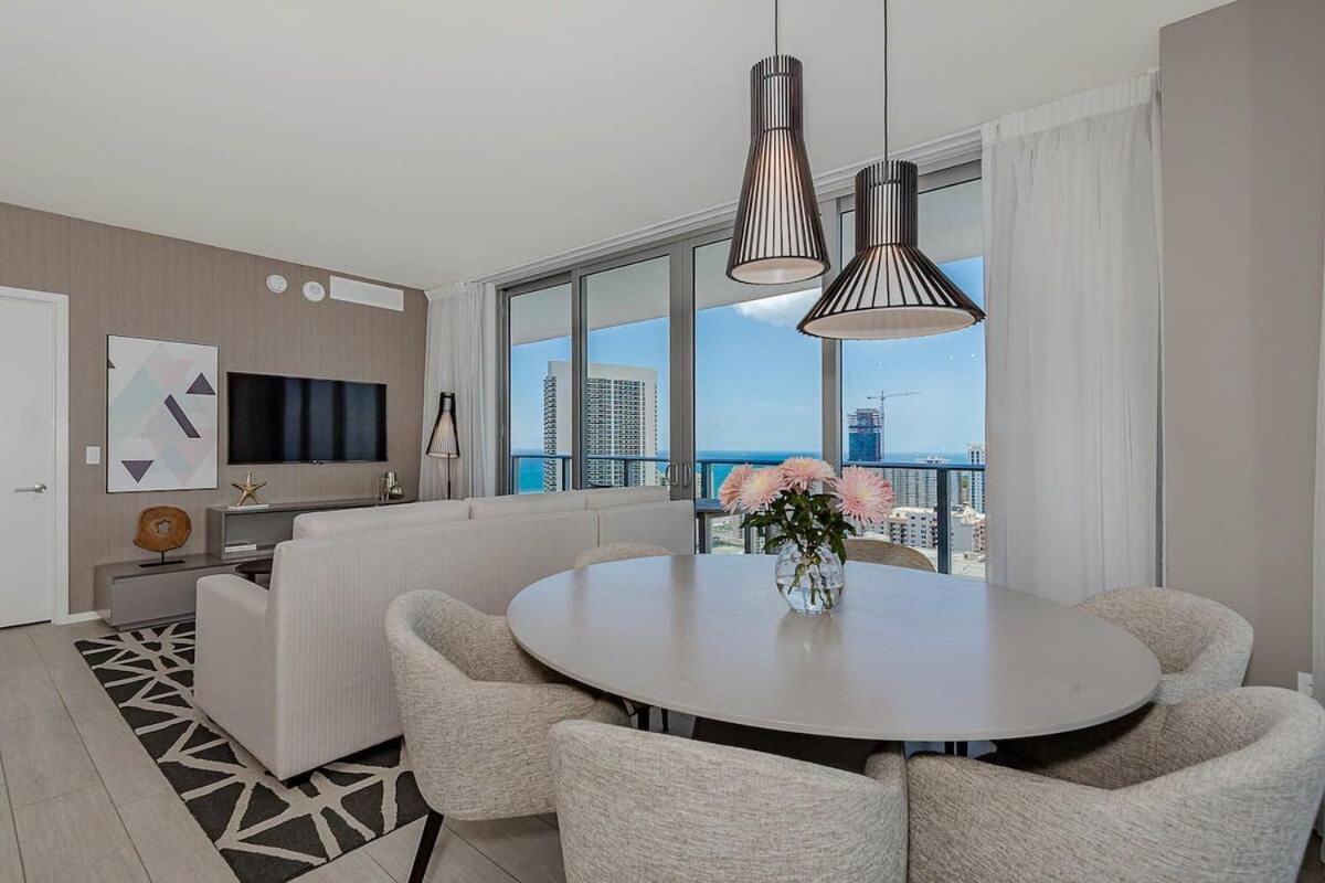 Luxury With Stunning View, Balcony, Amazing Pools Appartement Hollywood Buitenkant foto