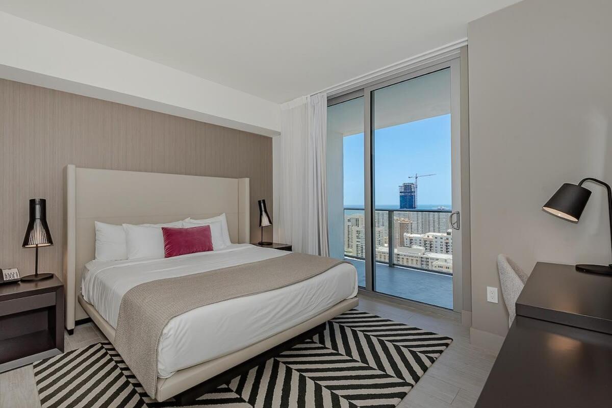 Luxury With Stunning View, Balcony, Amazing Pools Appartement Hollywood Buitenkant foto