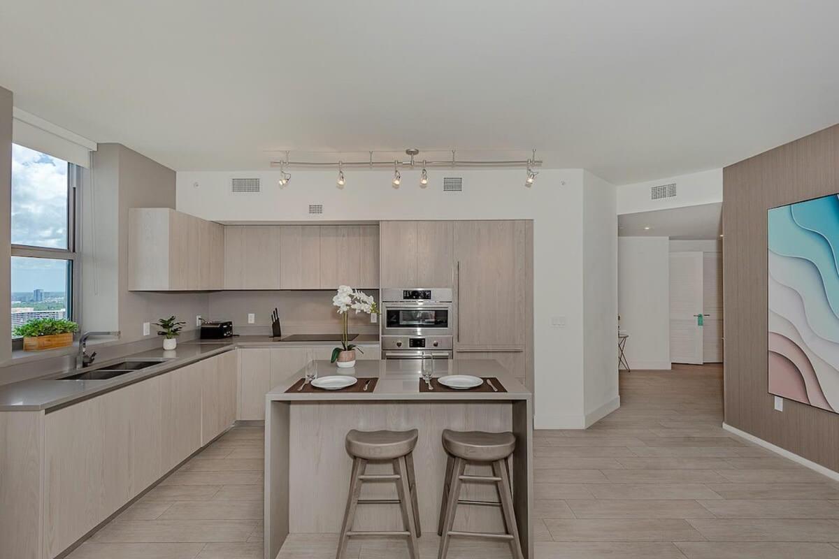Luxury With Stunning View, Balcony, Amazing Pools Appartement Hollywood Buitenkant foto