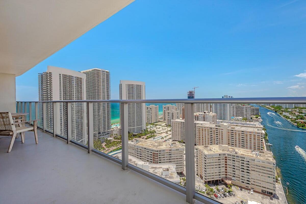 Luxury With Stunning View, Balcony, Amazing Pools Appartement Hollywood Buitenkant foto