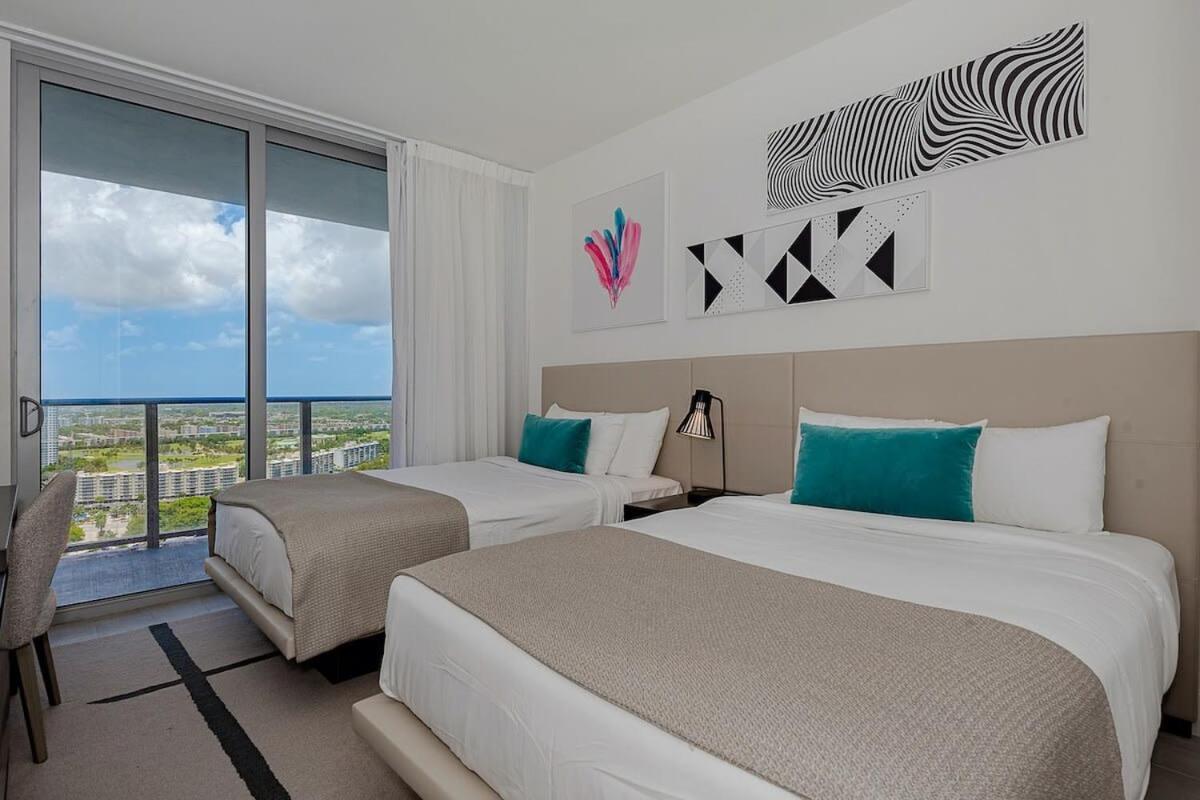 Luxury With Stunning View, Balcony, Amazing Pools Appartement Hollywood Buitenkant foto