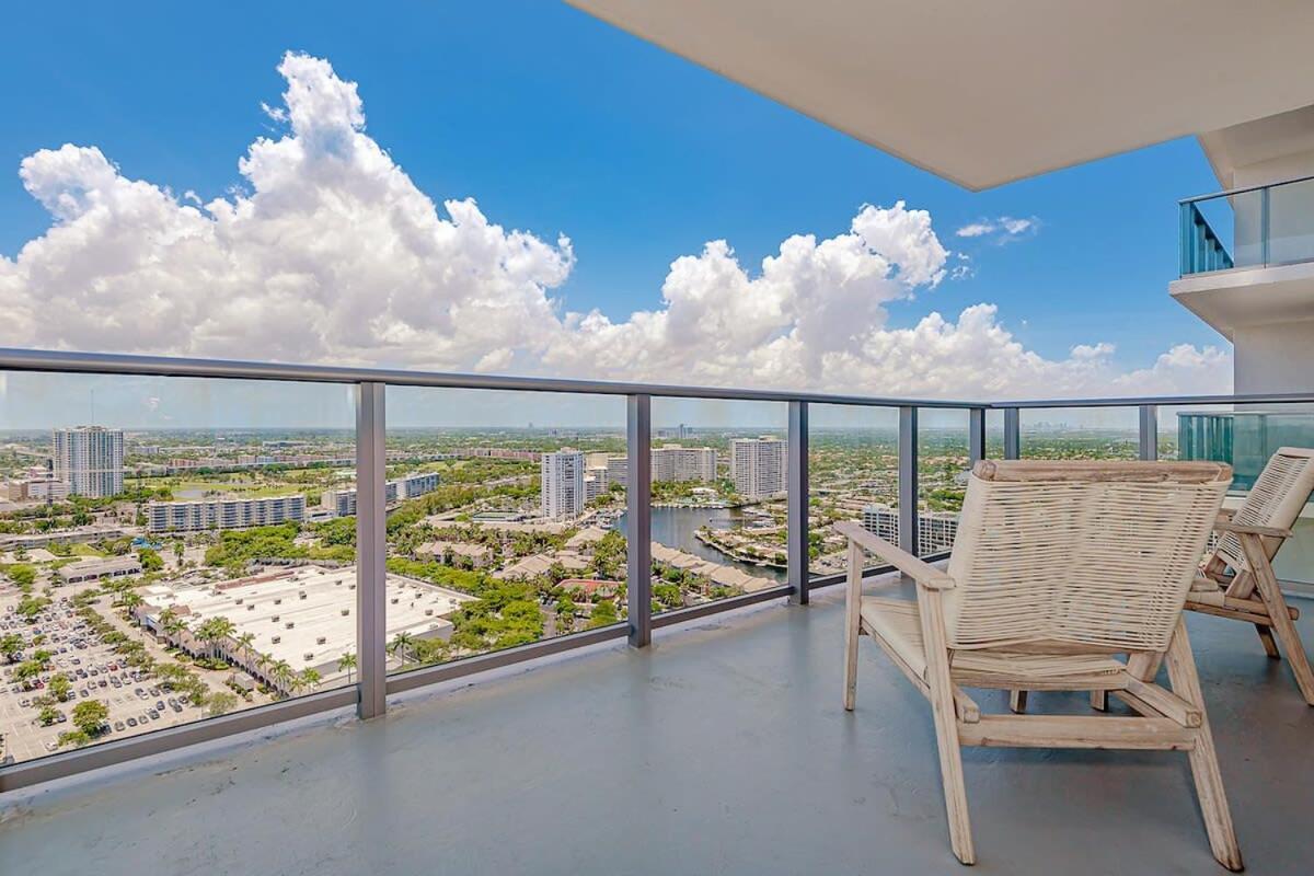 Luxury With Stunning View, Balcony, Amazing Pools Appartement Hollywood Buitenkant foto