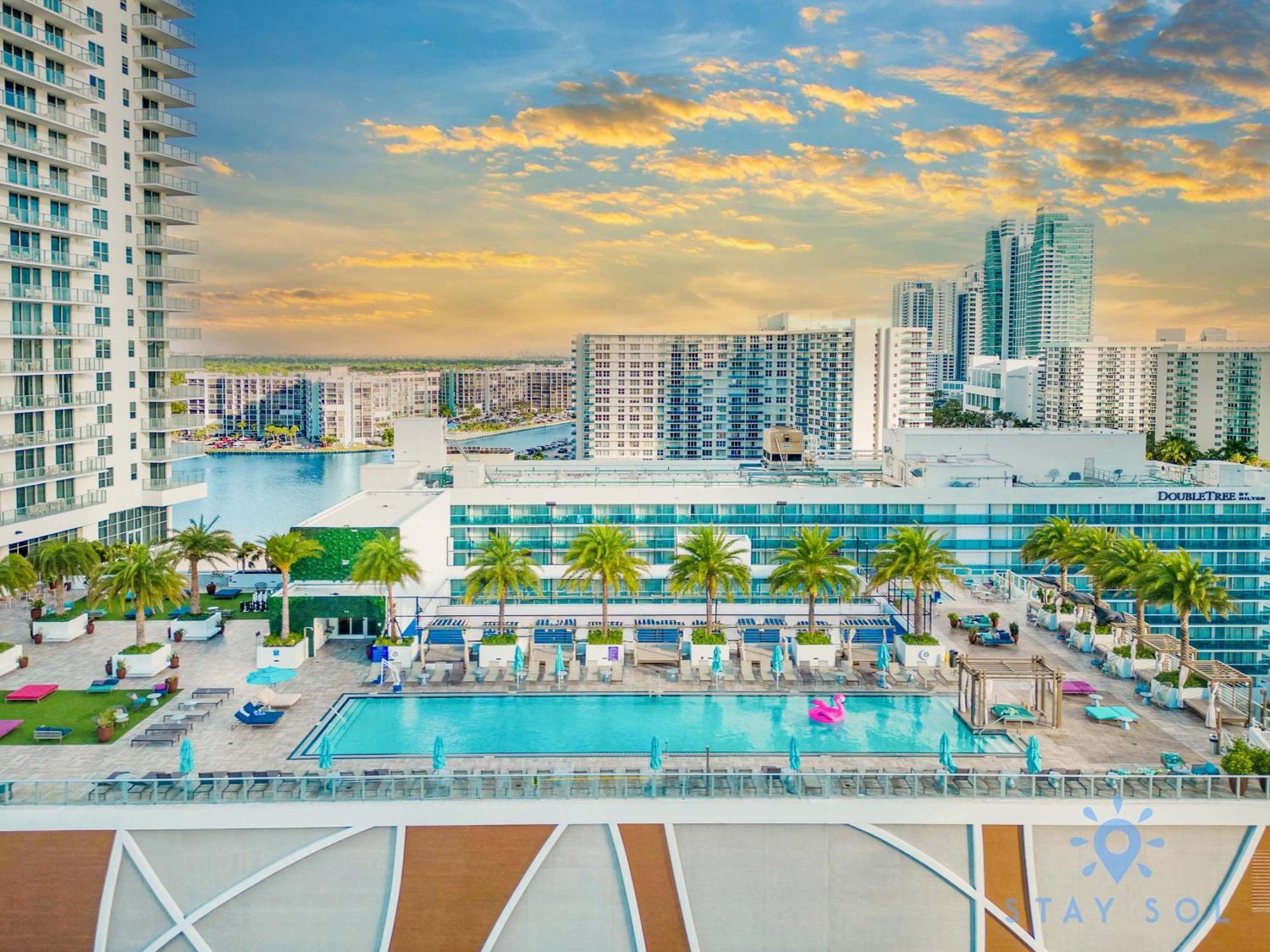Luxury With Stunning View, Balcony, Amazing Pools Appartement Hollywood Buitenkant foto